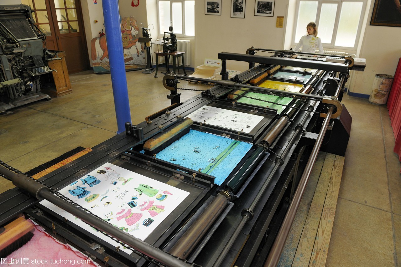 法國(guó),vosgesepinalcitedelimageimageriedepUNKepUNK印刷品,在19世紀(jì)末,pellerin專(zhuān)門(mén)為被稱為aquatype的圖像獲取機(jī)器